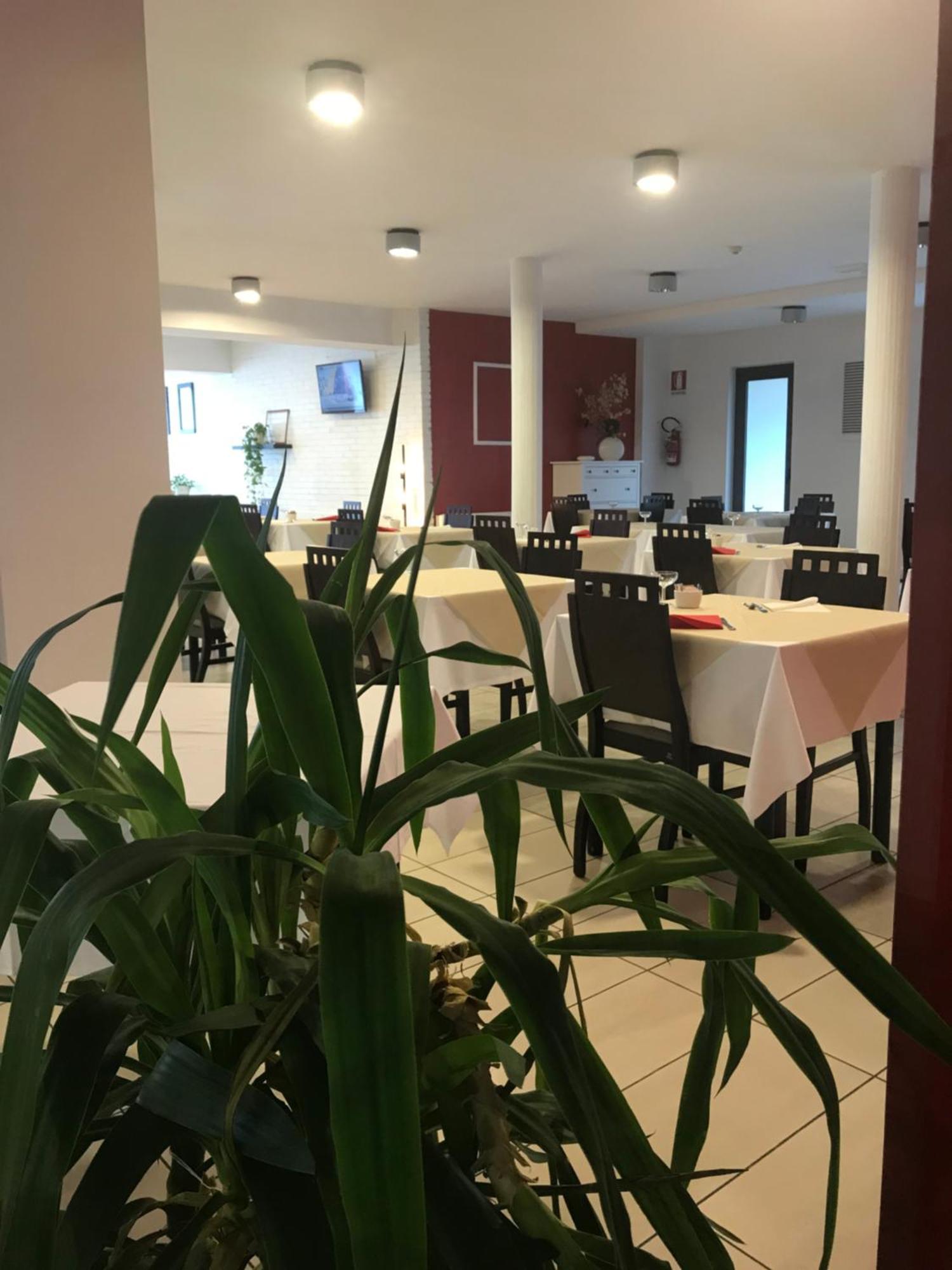 Hotel Royal San Benedetto del Tronto Kültér fotó